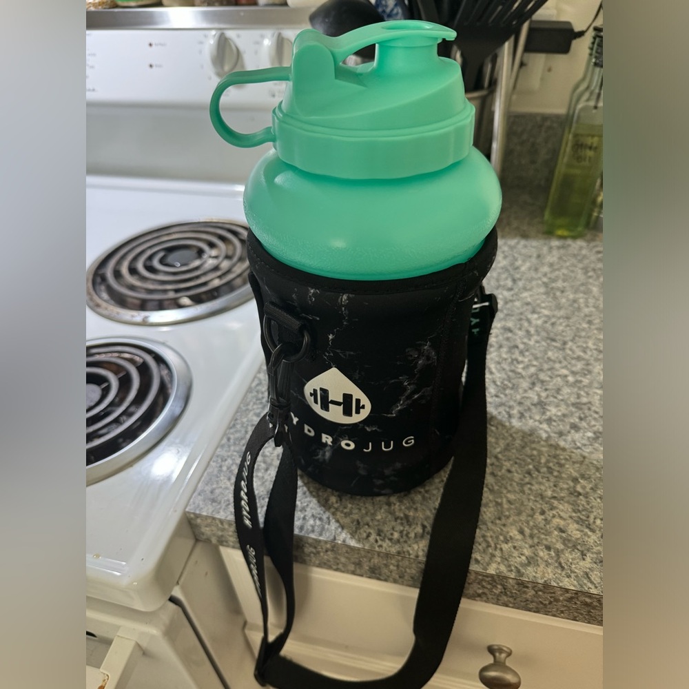 Hydrojug With Carrying Sleeves & Straw